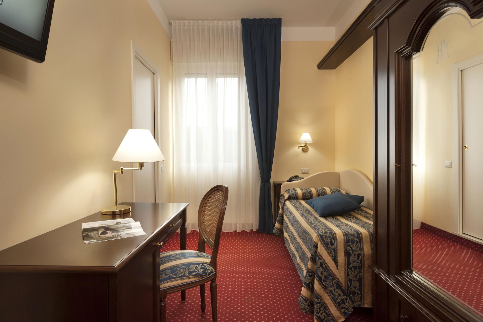 Hotel Milano Helvetia - In Centro Con Piscina Riccione Extérieur photo
