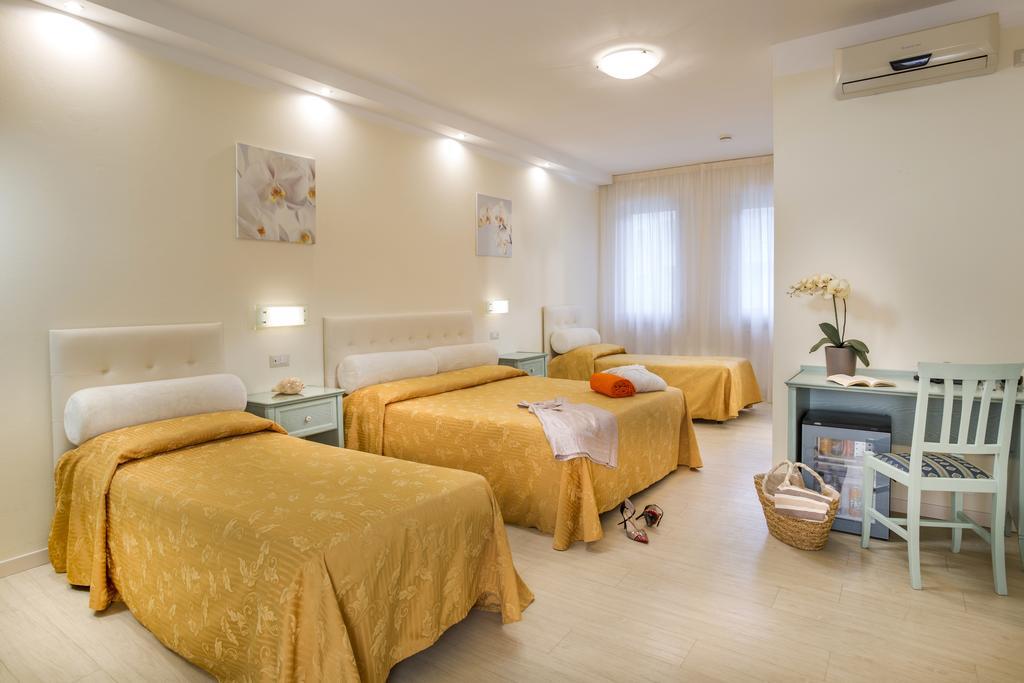 Hotel Milano Helvetia - In Centro Con Piscina Riccione Extérieur photo