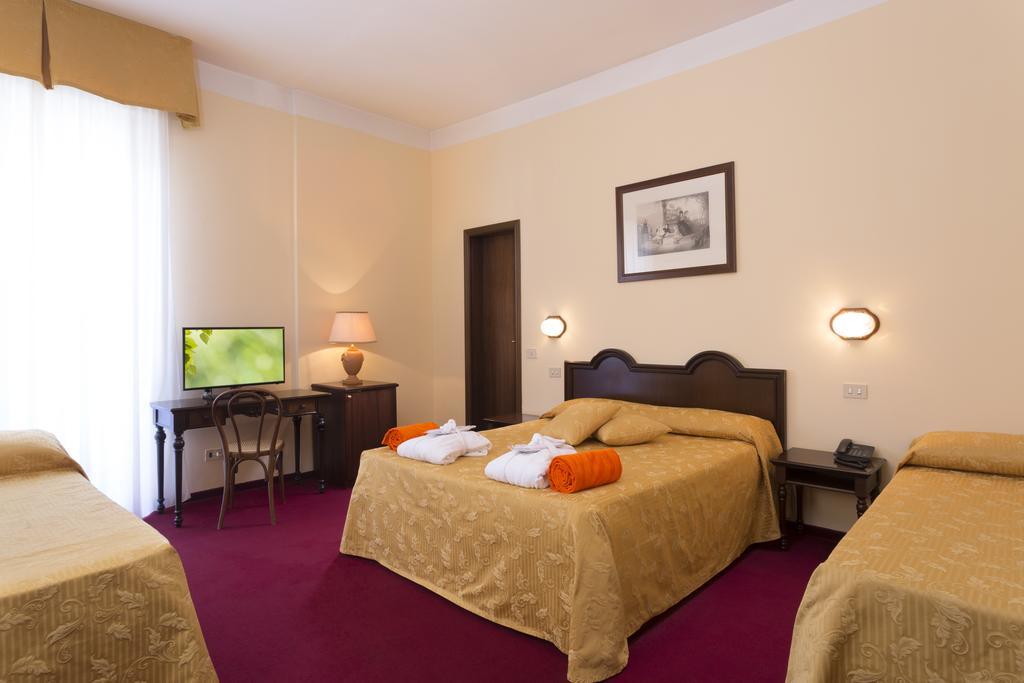 Hotel Milano Helvetia - In Centro Con Piscina Riccione Extérieur photo