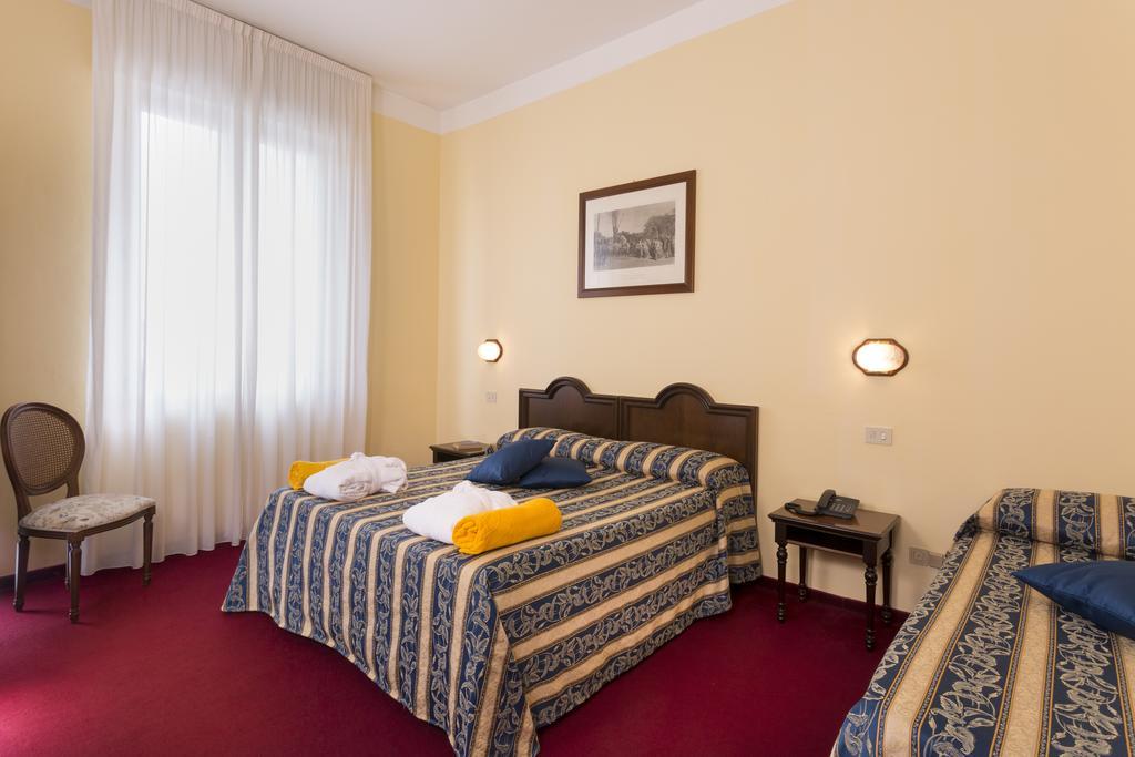 Hotel Milano Helvetia - In Centro Con Piscina Riccione Extérieur photo